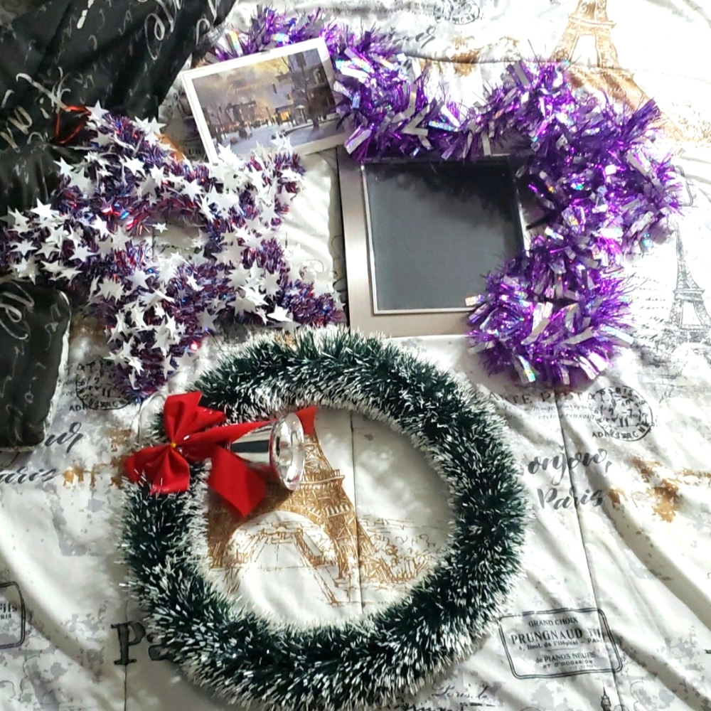 NWT Holidays Decor Wreaths and Photo Frame New with Bag